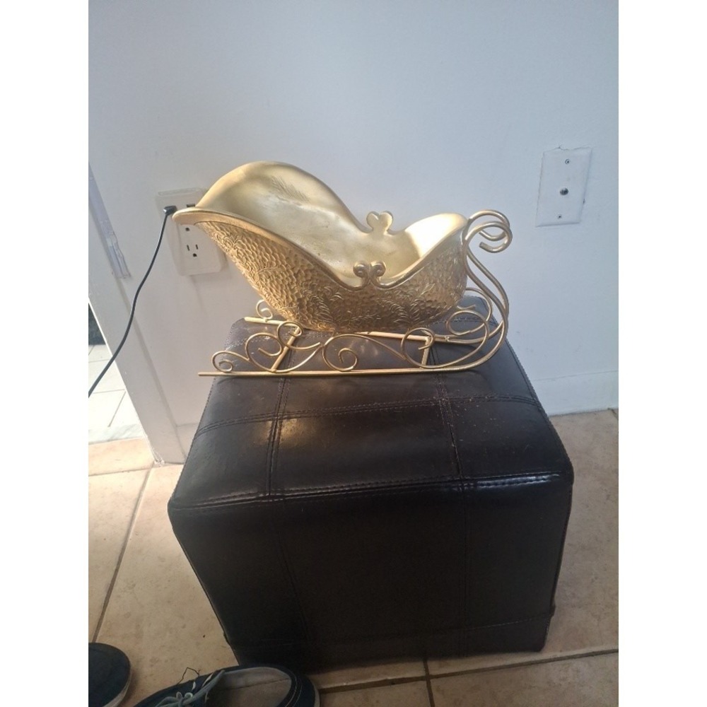Elegant Gold Decorative Christmas Sleigh